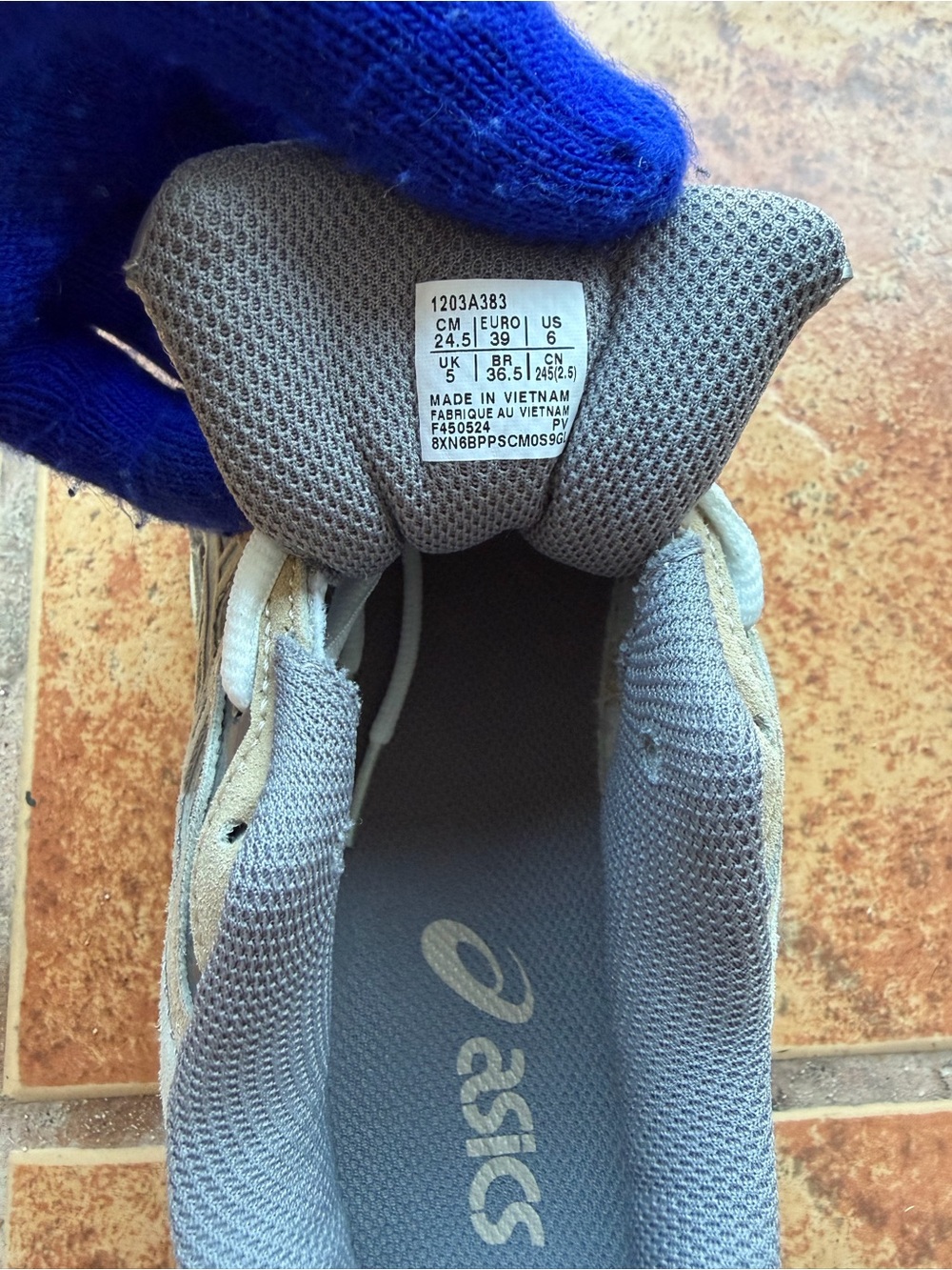 Size 6 Men’s And Women’s 7.5 - Asics Gel NYC Beige and Gray Sneakers - Picture 7 of 7
